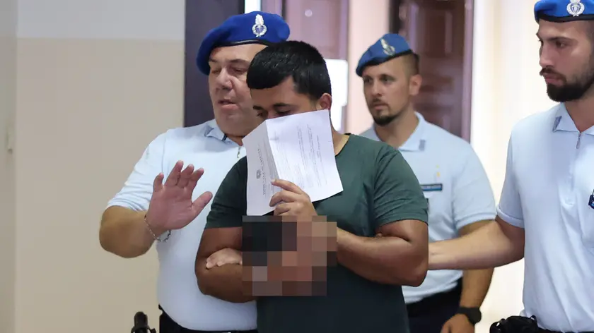 Il 25enne pachistano Usama Usama scortato in tribunale per la convalida. (Lasorte)