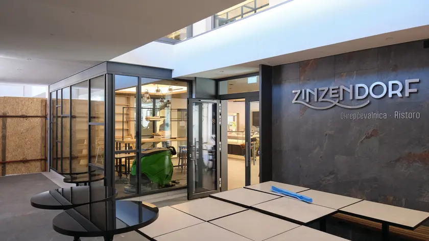 L'interno del nuovo locale Zinzendorf a Opicina (Silvano)