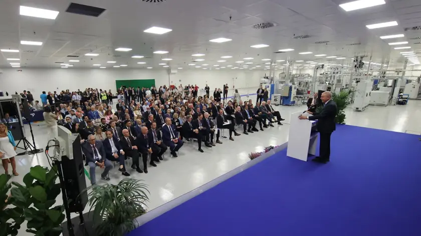 L'inaugurazione delle nuove linee produttive della Bat (Silvano)