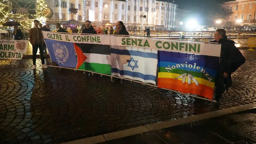 Lo striscione con cui si aprì la Marcia della Pace nel 2023