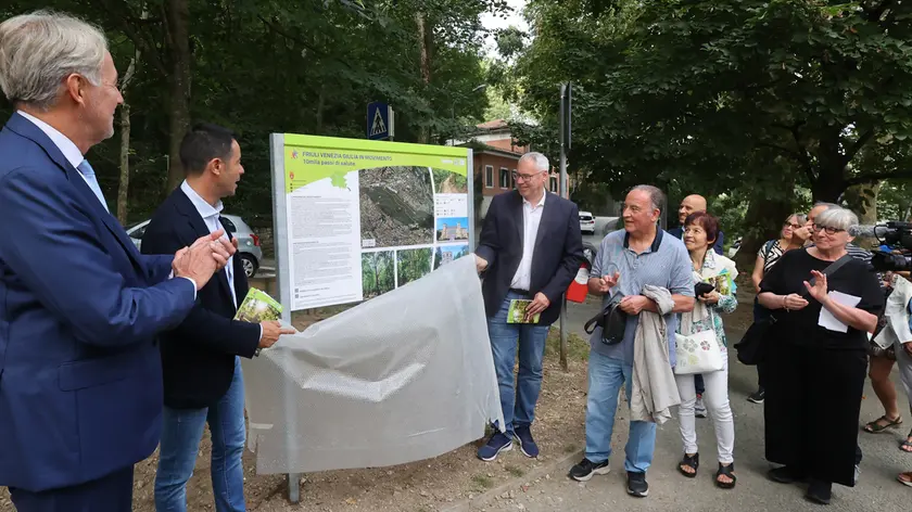 L’inaugurazione alla rotonda del Boschetto (Lasorte)