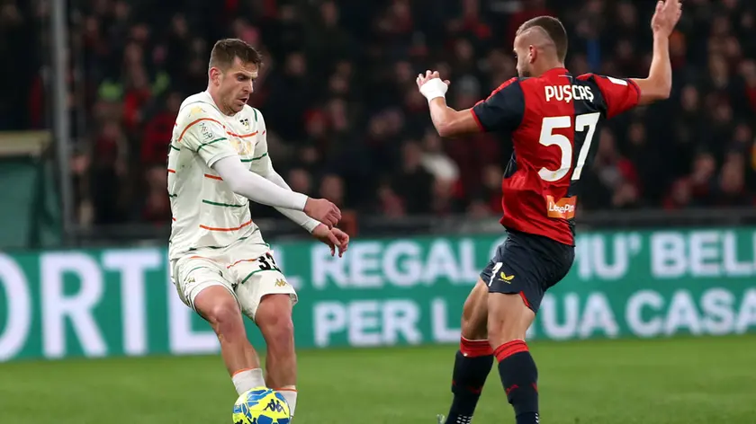 Il centrocampista Damian Crnigoj in azione con la maglia del Venezia