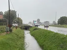 L'argine di un canale è franato a Latisana, comportando la chiusura di una corsia sulla Sr354