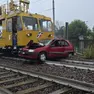 L'incidente tra un mezzo di servizio ferroviario e un'auto a Scodovacca di Cervignano