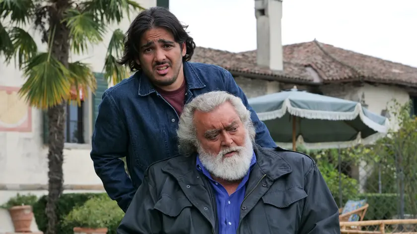 Max Angioni con Diego Abbatantuono in “Esprimi un desiderio” di Volfango De Blasi