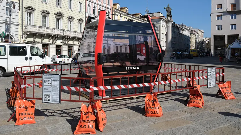Il prototipo della cabinovia presentato in piazza della Borsa (Silvano)