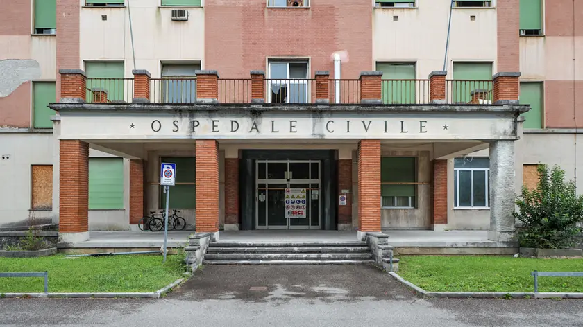 La facciata dell’edificio principale dell’ex Ospedale Civile di Gorizia (fotoservizio Daniele Tibaldi)