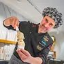 Il gelatiere Comelli firma il nuovo gelato dello sportivo (foto Jessica Dorligh)
