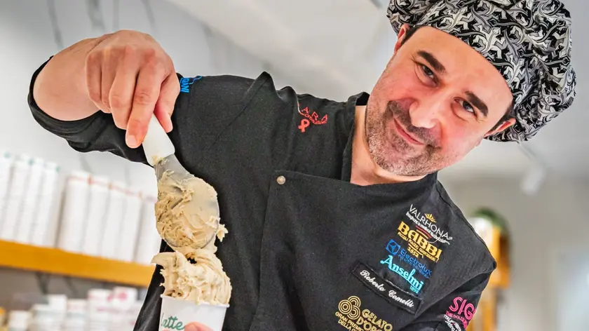 Il gelatiere Comelli firma il nuovo gelato dello sportivo (foto Jessica Dorligh)