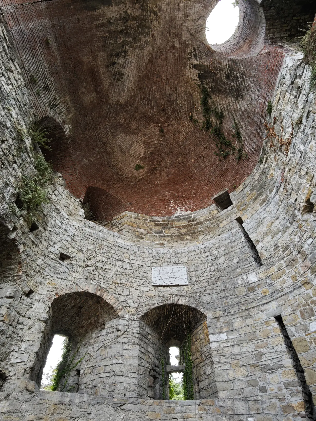 All’interno delle mura di Tor Cucherna (Lasorte)
