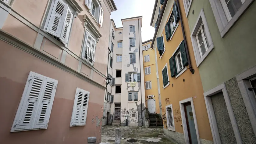 Piazzetta “corte” Trauner e la sua particolarità (Lasorte)