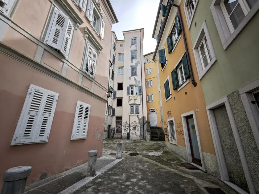 Piazzetta “corte” Trauner e la sua particolarità (Lasorte)
