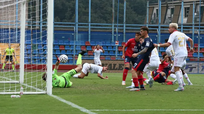 Il gol del pareggio di Moretti (Foto Mariani / Lasorte)