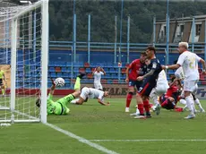 Il gol del pareggio di Moretti (Foto Mariani / Lasorte)