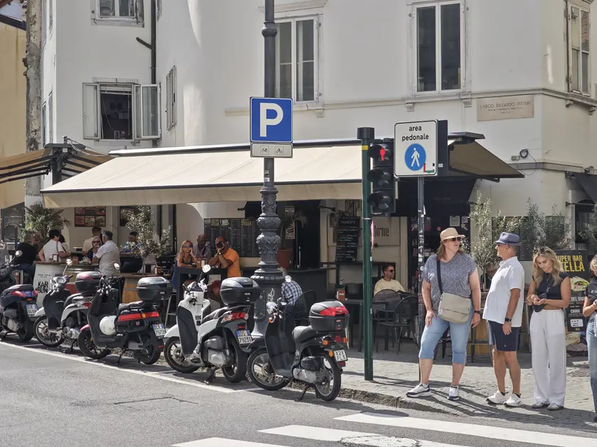 Il Bar Stella, teatro di due risse in due sere (Lasorte)