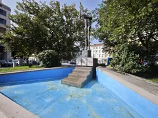 La fontana di piazza Oberdan e la statua di Mascherini (Lasorte)