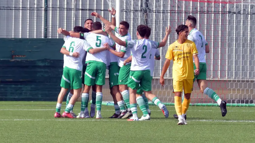 L'esultanza dei giocatori del San Luigi dopo il gol dell'1-0 (Foto Bruni)