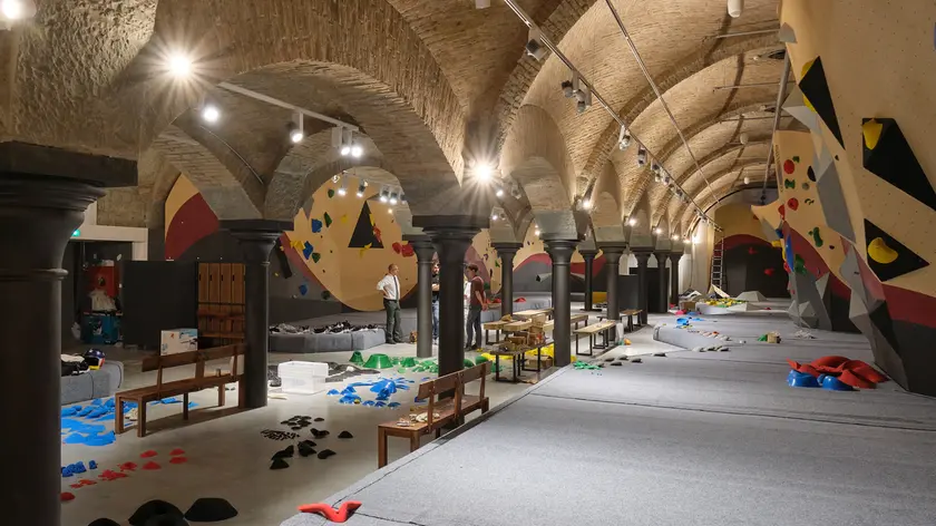 La palestra di arrampicata Dolomyte nell’ex Dreher a Il Giulia di Trieste. Foto Silvano