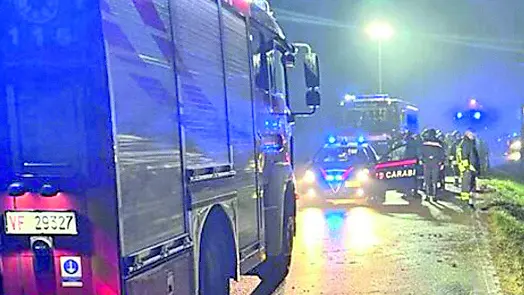 Un intervento notturno di Vigili del fuoco e carabinieri