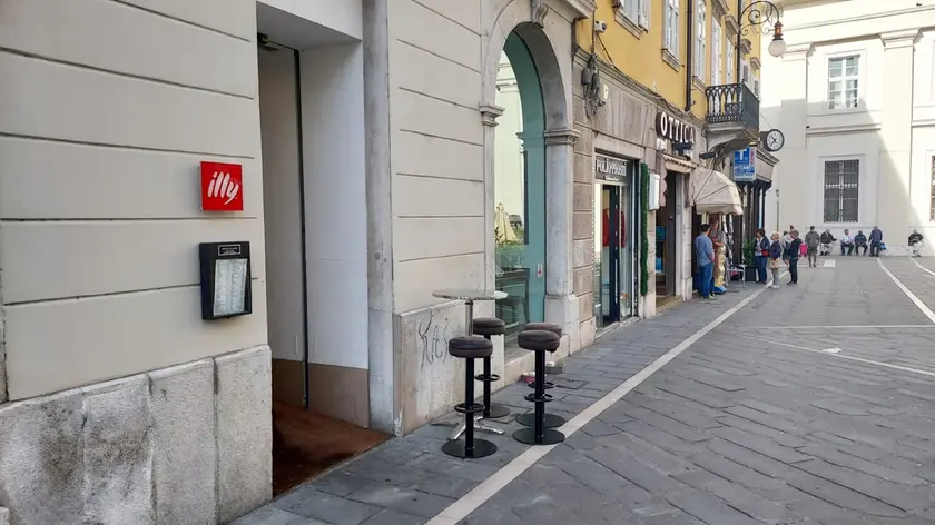 Il Bar Illy in via delle Torri (Bruni)