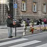 I mazzi di fiori messi sull'aiuola spartitraffico a ricordo di Marta Gianelli (foto Lasorte)