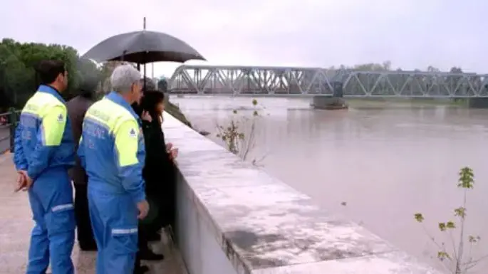 Uomini della Protezione civile regionale impegnati nel monitoraggio del Tagliamento
