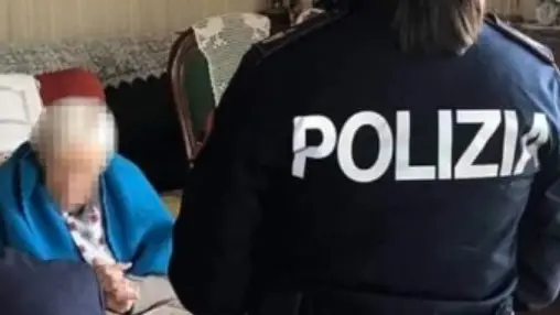 Truffa agli anziani in una foto simbolo