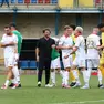 La gioia del tecnico Giuseppe Marino con i suoi giocatori dopo la vittoria a Lumezzane Foto Mariani/Lasorte