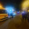 Le forze dell'ordine e il personale sanitario in piazza Garibaldi