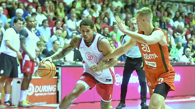 Juan Toscano-Anderson in azione durante la partita amichevole con il Cedevita Lubiana