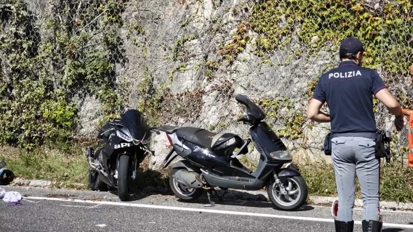 I mezzi coinvolti nell'incidente. Foto Lasorte