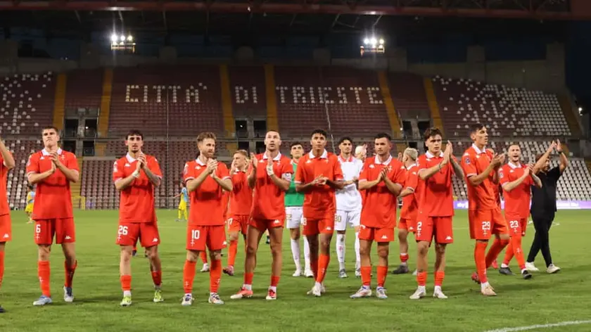 L'esultanza della Triestina dopo la vittoria contro Arzignano. Fotoservizio Lasorte