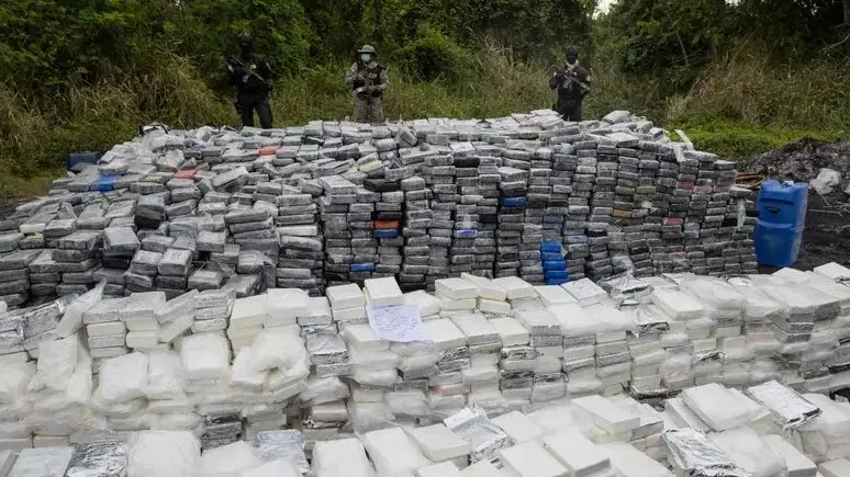 La coca sequestrata dalla Marina francese al largo delle coste africane