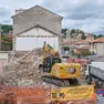Le ruspe alle porte di Muggia: in via Battisti, dopo la demolizione, sorgerà un nuovo complesso Foto Silvano