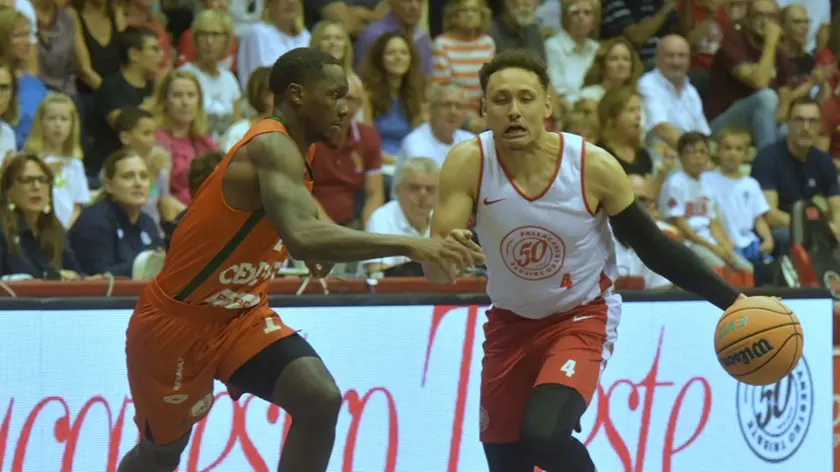 Ross in azione nell'amichevole del PalaRubini giocata con il Cedevita Lubiana (Foto Bruni)