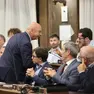 Il sindaco Dipiazza fra i banchi dell’opposizione si rivolge al consigliere Laterza Foto Andrea Lasorte