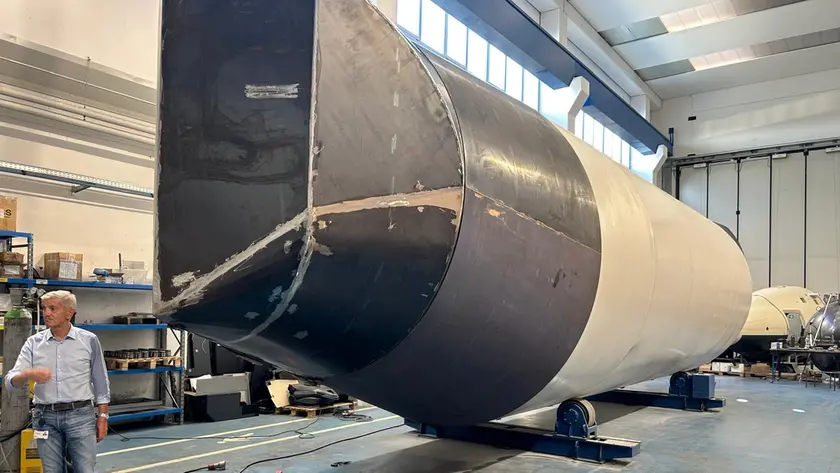 Il Batiscafo Trieste in costruzione con il ceo di M23 Bruno Peracchi