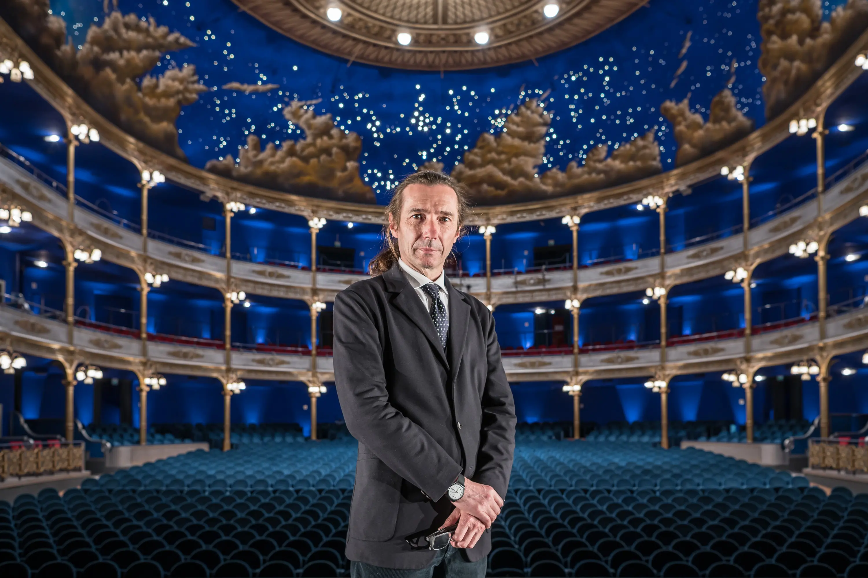 Paolo Valerio, 64 anni, dal 2001 direttore del Teatro Stabile del Friuli-Venezia Giulia, fotografato all’interno del Politeama Rossetti di Trieste. La sala fu costruita nel 1878. Foto di Simone Di Luca