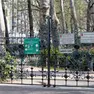 Il giardino pubblico chiuso in una foto di repertorio