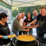 L'avvocato Campailla (a sinistra) mentre mescola la polenta con l’eurodeputata Cisint, il segretario della Lega Fvg Dreosto e il consigliere regionale Budai