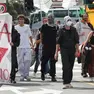 Il corteo Pro Pal, alcuni manifestanti coprono il volto con kefiah e mascherina Foto Andrea Lasorte