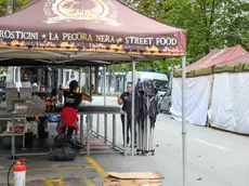 Le fasi di allestimento dei chioschi di “Gusti di frontiera” (Tibaldi)