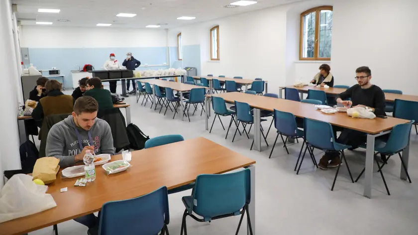 Studenti universitari a pranzo Archivio Bumbaca