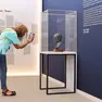 Una visitatrice della mostra su Tolkien Foto Andrea Lasorte