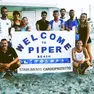 I titolari, ai lati, e i collaboratori dello stabilimento Piper