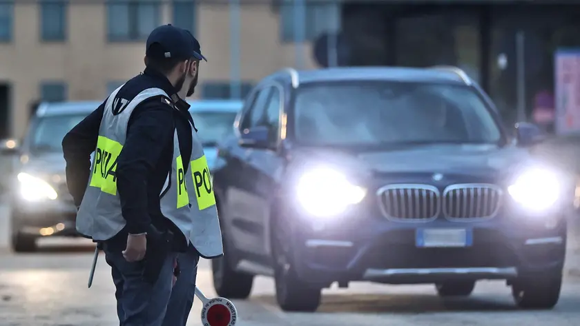 Uno controllo della Polizia di frontiera al valico di Fernetti foto Lasorte