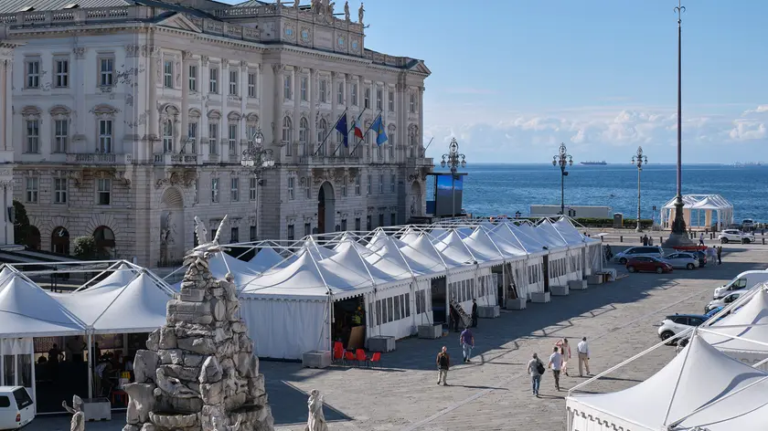 Gli stand Trieste Next in Piazza Unità, Foto Massimo Silvano