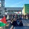 I manifestanti al Varco 4 (Bruni)