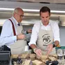 I sindaci Ziberna e Turel dietro ai fornelli dello stand Go!Pasta