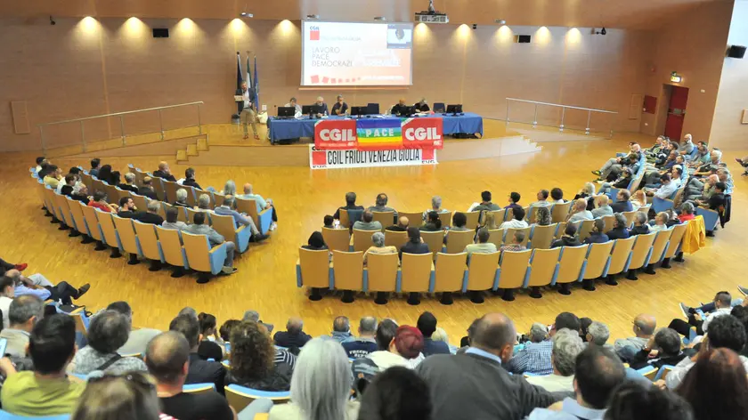 L'assemblea della Cgil all’auditorium di Udine (Foto Petrussi)